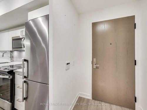 702-30 Tretti Way, Toronto, ON - Indoor Photo Showing Kitchen With Stainless Steel Kitchen