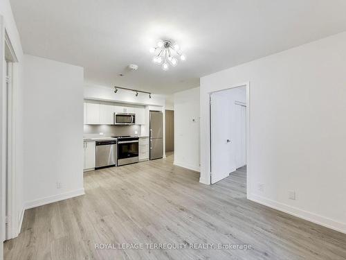 702-30 Tretti Way, Toronto, ON - Indoor Photo Showing Kitchen