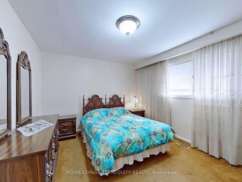 55 Cocksfield Ave, Toronto, ON - Indoor Photo Showing Bedroom