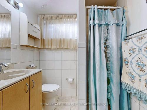 55 Cocksfield Ave, Toronto, ON - Indoor Photo Showing Bathroom