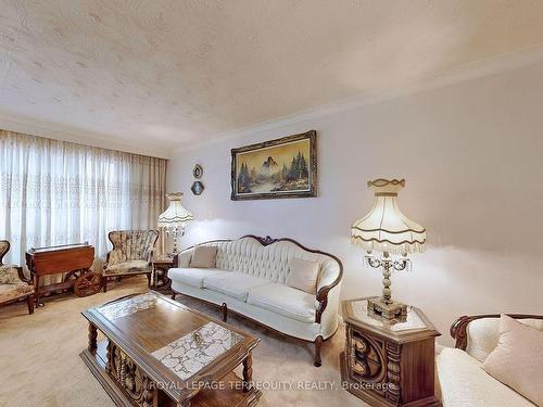 55 Cocksfield Ave, Toronto, ON - Indoor Photo Showing Living Room