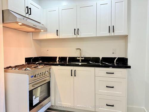 Bsmt-1569 Edgecroft Dr, Pickering, ON - Indoor Photo Showing Kitchen