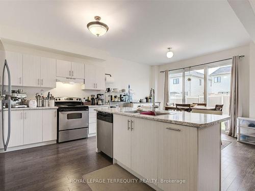 137 East Shore Dr, Clarington, ON - Indoor Photo Showing Kitchen With Double Sink With Upgraded Kitchen