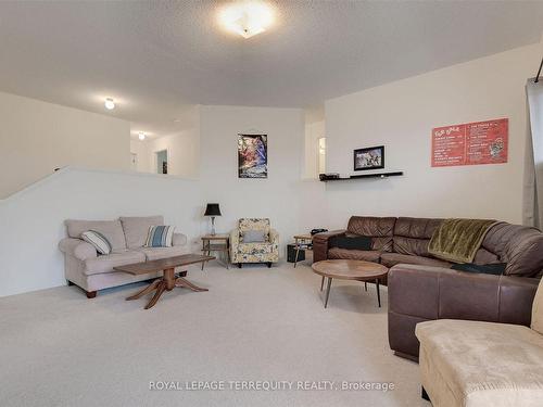 137 East Shore Dr, Clarington, ON - Indoor Photo Showing Living Room