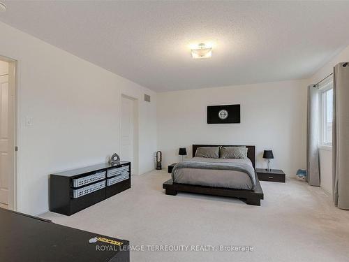 137 East Shore Dr, Clarington, ON - Indoor Photo Showing Bedroom