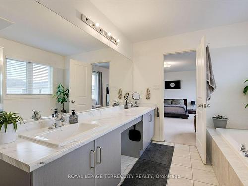 137 East Shore Dr, Clarington, ON - Indoor Photo Showing Bathroom