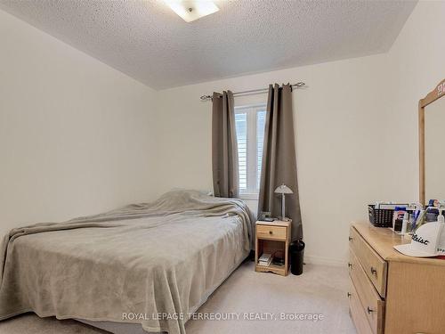 137 East Shore Dr, Clarington, ON - Indoor Photo Showing Bedroom