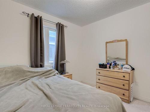 137 East Shore Dr, Clarington, ON - Indoor Photo Showing Bedroom