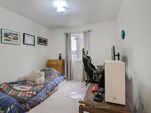 137 East Shore Dr, Clarington, ON - Indoor Photo Showing Bedroom