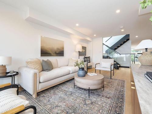 99 Yardley Ave, Toronto, ON - Indoor Photo Showing Living Room