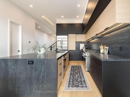 99 Yardley Ave, Toronto, ON - Indoor Photo Showing Kitchen With Upgraded Kitchen