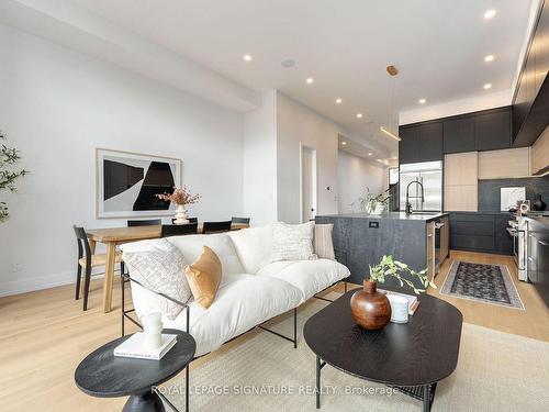 99 Yardley Ave, Toronto, ON - Indoor Photo Showing Living Room