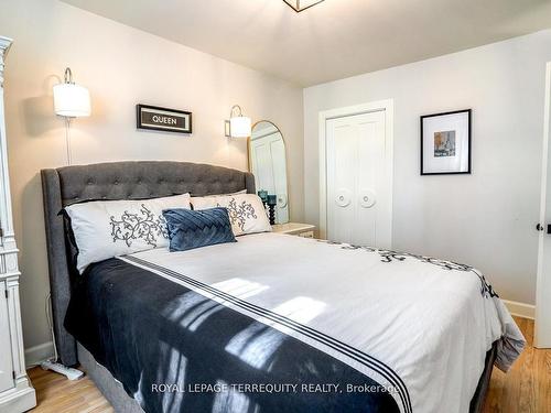 390 Little Ave, Barrie, ON - Indoor Photo Showing Bedroom