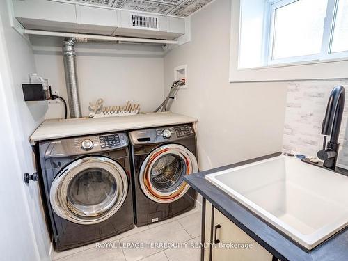 390 Little Ave, Barrie, ON - Indoor Photo Showing Laundry Room