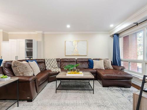 4-3011 Centennial Dr, Burlington, ON - Indoor Photo Showing Living Room