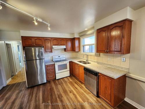 Main-2644 Windjammer Rd, Mississauga, ON - Indoor Photo Showing Kitchen With Double Sink