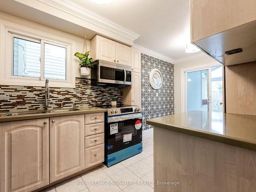 3376 Nighthawk Tr, Mississauga, ON - Indoor Photo Showing Kitchen