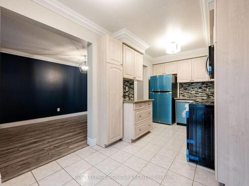 3376 Nighthawk Tr, Mississauga, ON - Indoor Photo Showing Kitchen