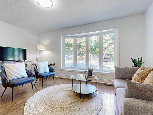 88 Mccraney St W, Oakville, ON - Indoor Photo Showing Living Room