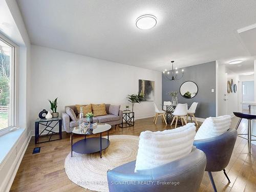 88 Mccraney St W, Oakville, ON - Indoor Photo Showing Living Room