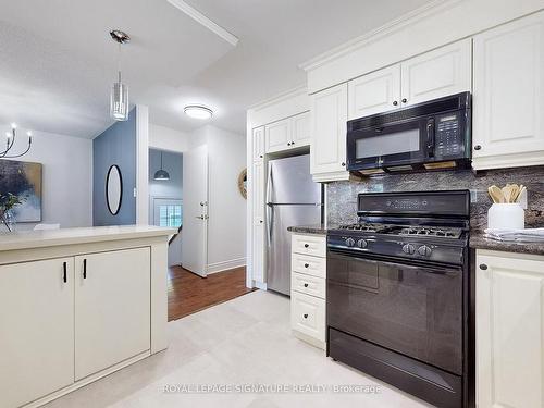 88 Mccraney St W, Oakville, ON - Indoor Photo Showing Kitchen