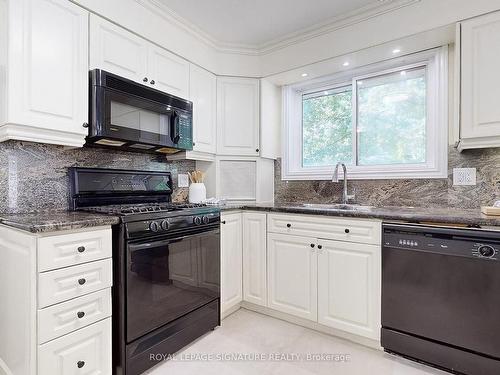 88 Mccraney St W, Oakville, ON - Indoor Photo Showing Kitchen