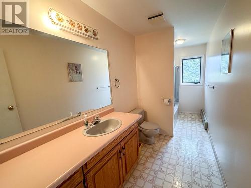 1800 2A Street S, Cranbrook, BC - Indoor Photo Showing Bathroom