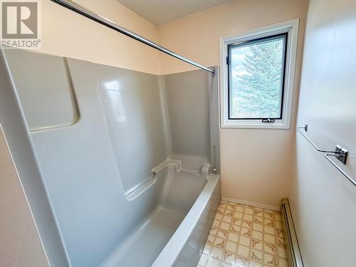 1800 2A Street S, Cranbrook, BC - Indoor Photo Showing Bathroom