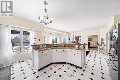 2166 Erin Centre Boulevard, Mississauga, ON - Indoor Photo Showing Kitchen