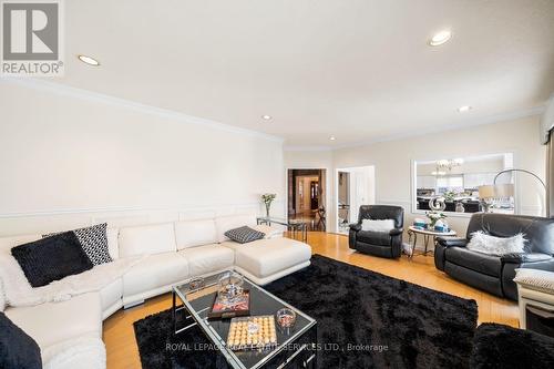 2166 Erin Centre Boulevard, Mississauga, ON - Indoor Photo Showing Living Room