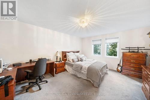 2166 Erin Centre Boulevard, Mississauga, ON - Indoor Photo Showing Bedroom