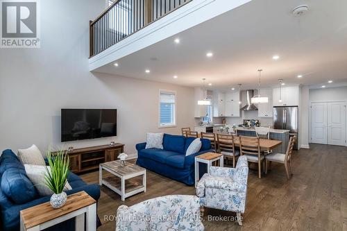 12 Navigator Road, Penetanguishene, ON - Indoor Photo Showing Living Room