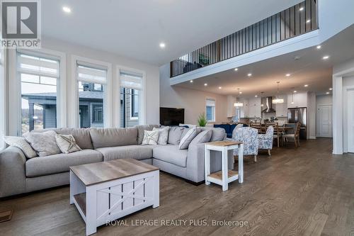 12 Navigator Road, Penetanguishene, ON - Indoor Photo Showing Living Room