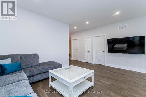 12 Navigator Road, Penetanguishene, ON - Indoor Photo Showing Living Room