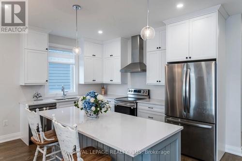 12 Navigator Road, Penetanguishene, ON - Indoor Photo Showing Kitchen With Upgraded Kitchen