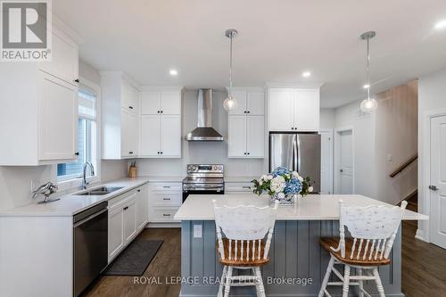 12 Navigator Road, Penetanguishene, ON - Indoor Photo Showing Kitchen With Double Sink With Upgraded Kitchen