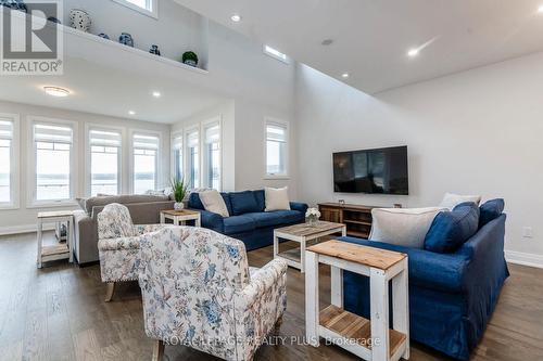 12 Navigator Road, Penetanguishene, ON - Indoor Photo Showing Living Room