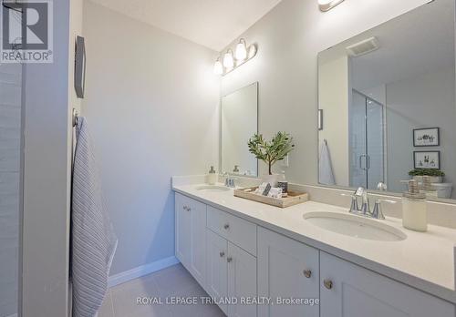 46 - 2040 Shore Road, London, ON - Indoor Photo Showing Bathroom