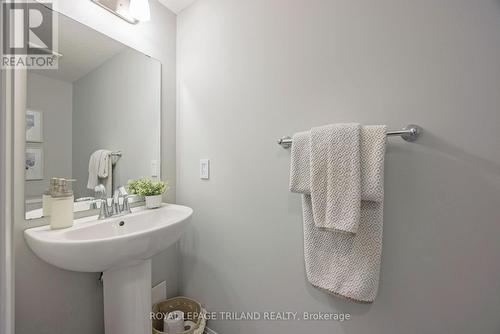 46 - 2040 Shore Road, London, ON - Indoor Photo Showing Bathroom