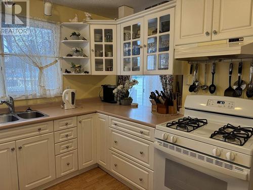 11 Gagnon Crescent, Mackenzie, BC - Indoor Photo Showing Kitchen With Double Sink