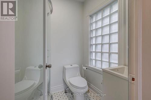 821 Queens Avenue, London, ON - Indoor Photo Showing Bathroom