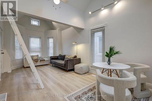 821 Queens Avenue, London, ON - Indoor