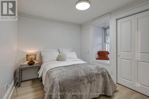 821 Queens Avenue, London, ON - Indoor Photo Showing Bedroom