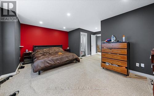 182 Eringate Drive, Hamilton, ON - Indoor Photo Showing Bedroom