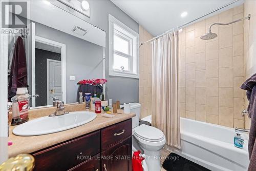 182 Eringate Drive, Hamilton, ON - Indoor Photo Showing Bathroom