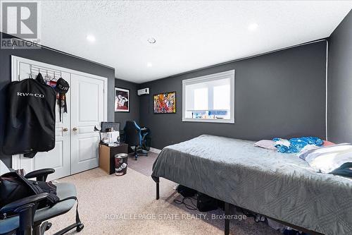 182 Eringate Drive, Hamilton, ON - Indoor Photo Showing Bedroom