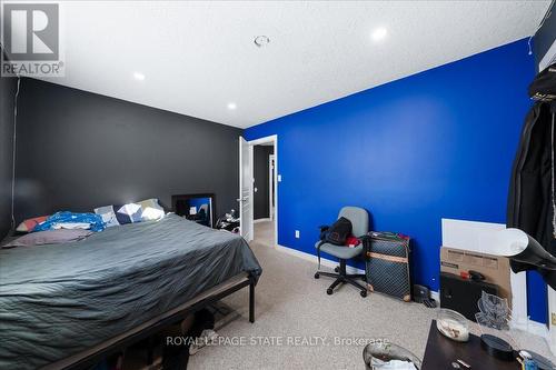 182 Eringate Drive, Hamilton, ON - Indoor Photo Showing Bedroom