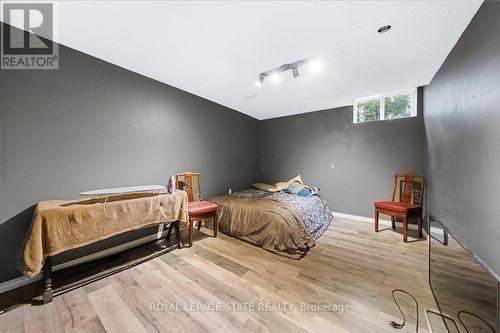 182 Eringate Drive, Hamilton, ON - Indoor Photo Showing Bedroom