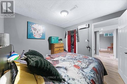 182 Eringate Drive, Hamilton, ON - Indoor Photo Showing Bedroom