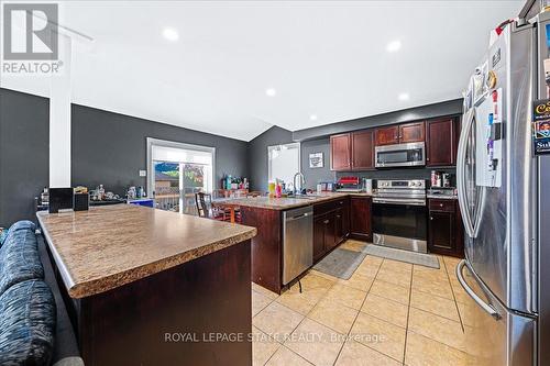 182 Eringate Drive, Hamilton, ON - Indoor Photo Showing Kitchen